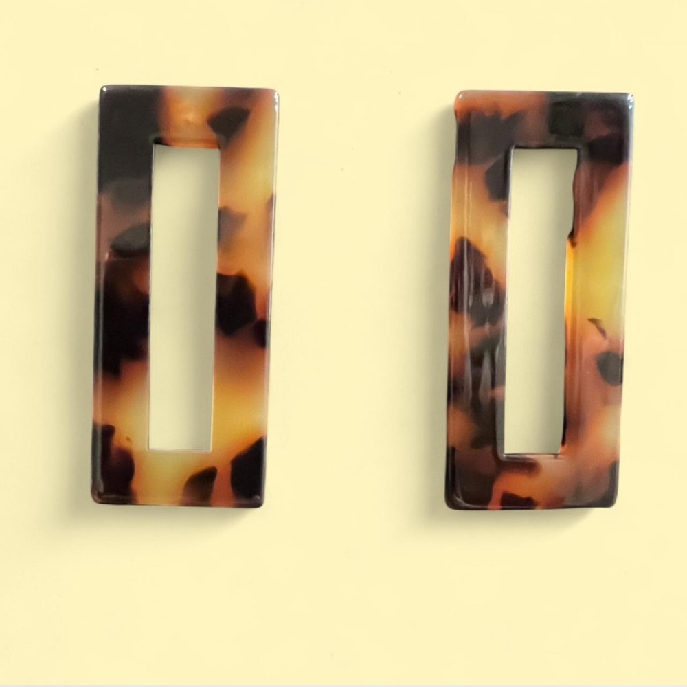 Tortoise Shell Rectangular Earrings - Picture 5 of 6